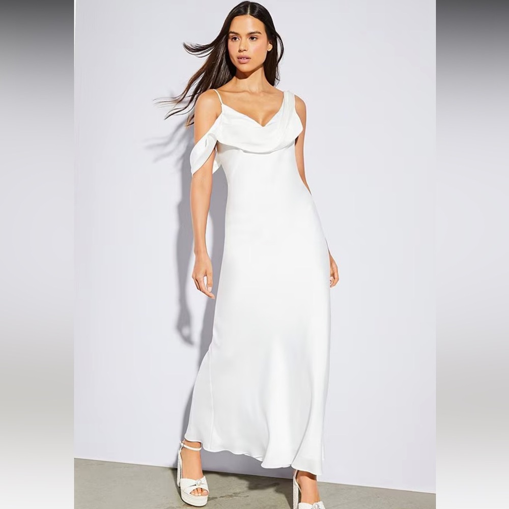 White flowwy dress